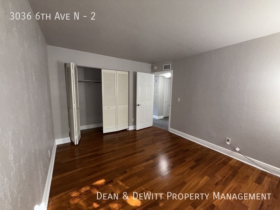 Building Photo - 2 Bed/1 Bath - Unit 2