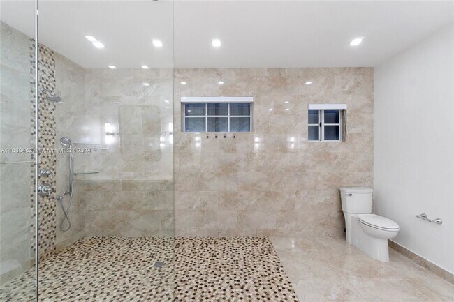 Building Photo - Winged Foot Drive, Hialeah, FL 33015 - 4 BR 3 BA house