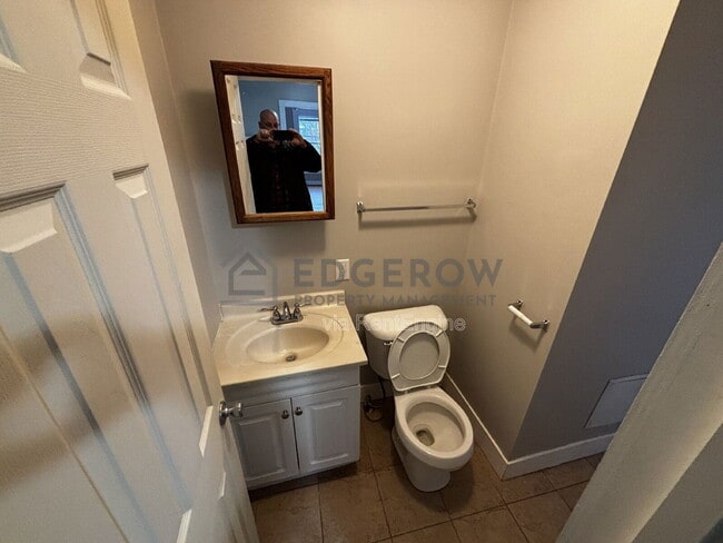 Building Photo - 742 Mc Reynolds Ave NW