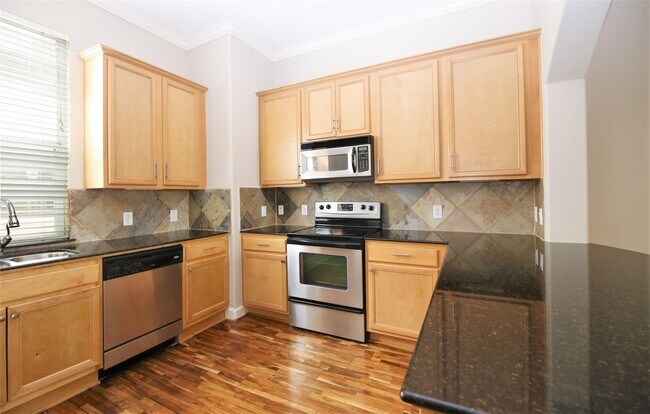 Building Photo - 2902 Chenevert St