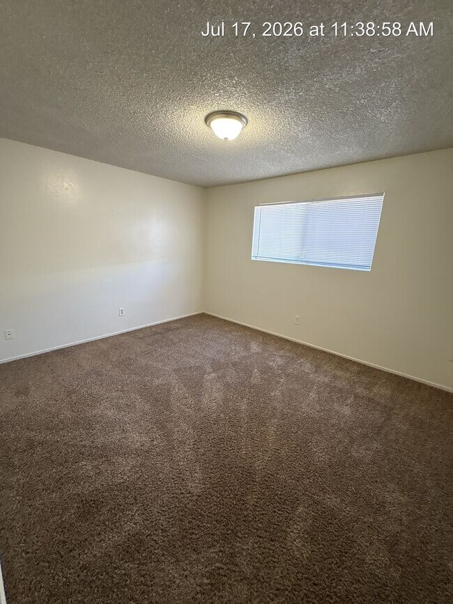 Building Photo - 81 E Hazelwood Dr