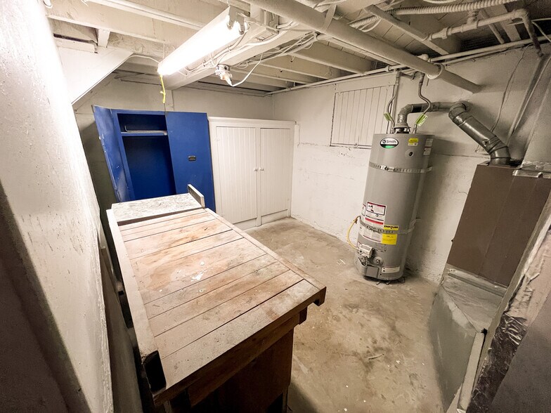 Building Photo - 420 Main St