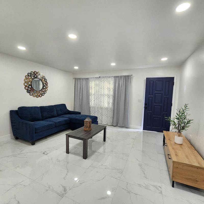 Building Photo - 2210 NW 18th St