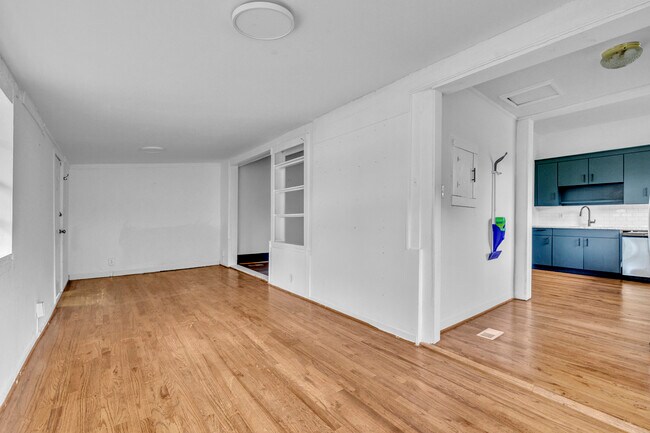 Building Photo - 1516 30th St N