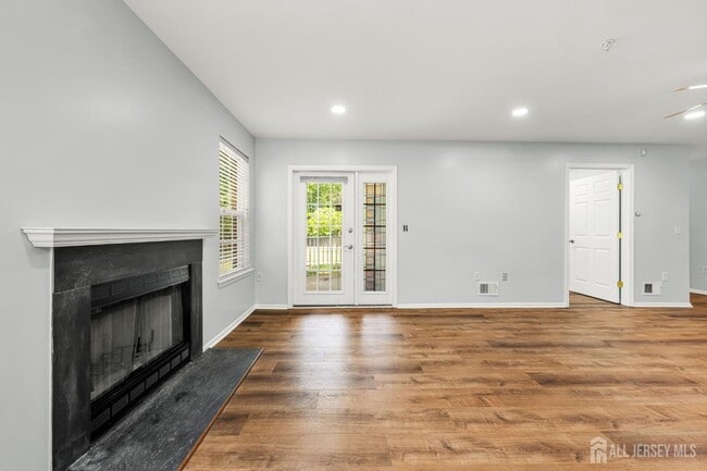 Building Photo - 230 Vasser Dr