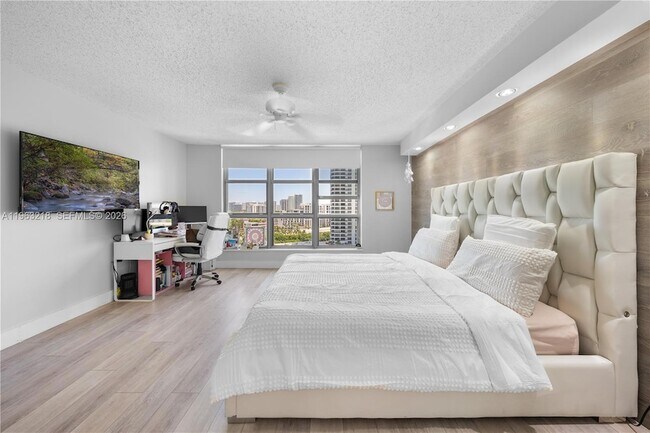 Building Photo - 3530 Mystic Pointe Dr