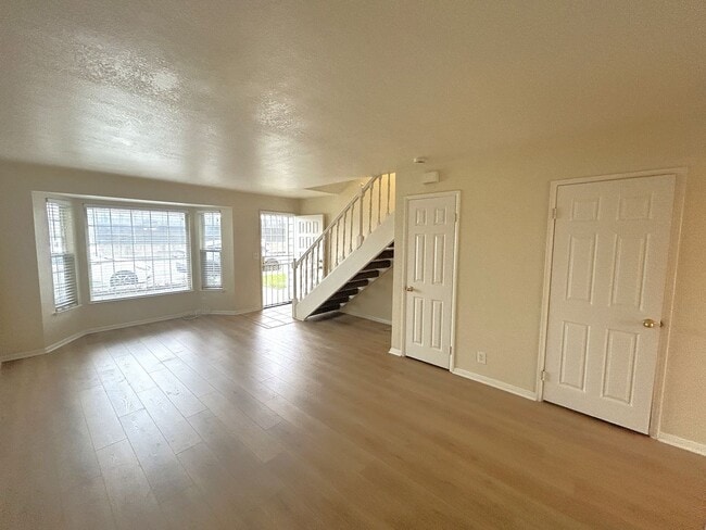 Building Photo - RIVERSIDE DR #17 CHINO 91710 (2 BED / 1.5 BATH)