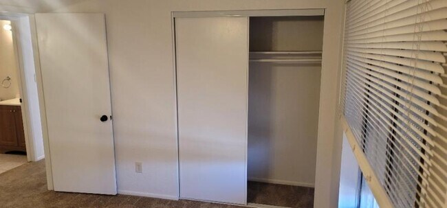 Building Photo - 2 bedroom in GLENDALE AZ 85303
