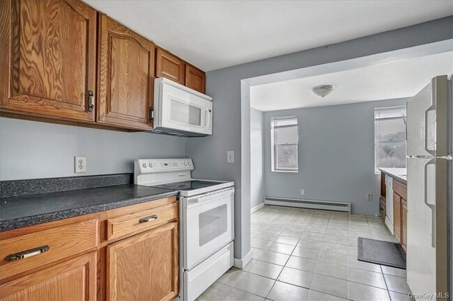 Building Photo - 492 Black Meadow Rd