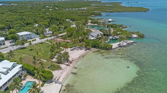 Building Photo - 139 N Bay Harbor Dr