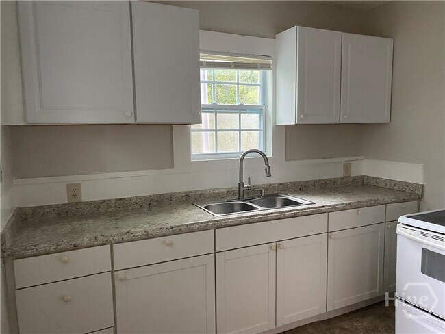 Building Photo - 1418 E 42nd St