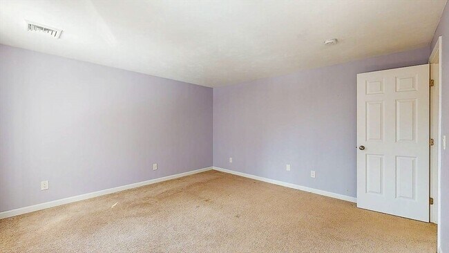 Building Photo - 12 Coldbrook Rd