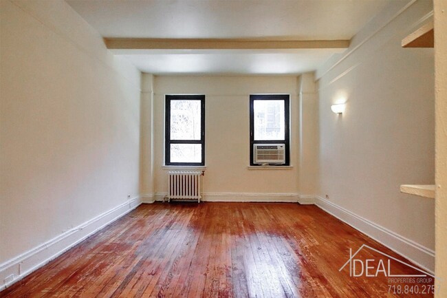 Greenwich Village Studio in Doorman Building - 18 Waverly Pl New York ...