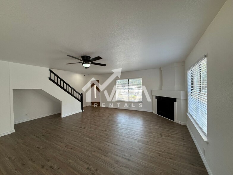 Building Photo - 8259 Sunshine Trail Dr