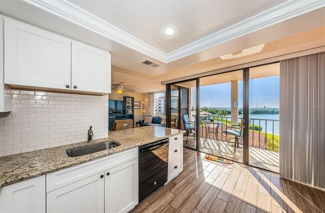 Building Photo - 6357 Bahia Del Mar Blvd S