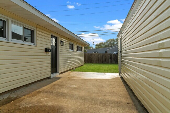 Building Photo - 38 Indian Creek Dr