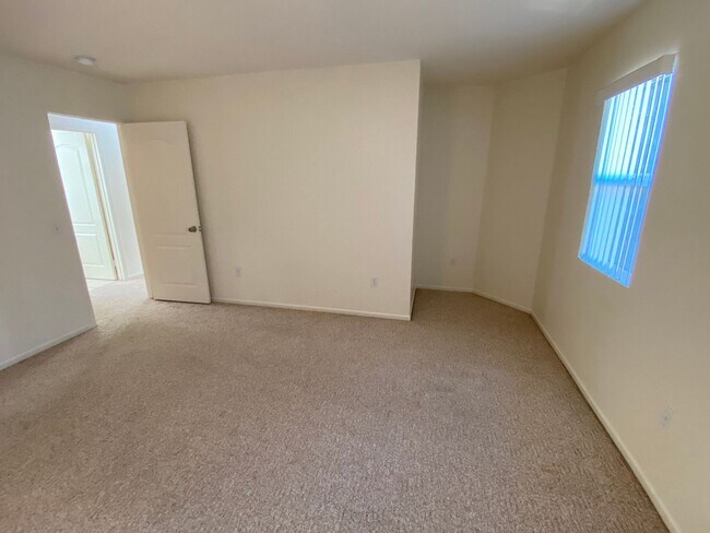 Building Photo - Beautiful 3 Bedrooms in Granite Hills