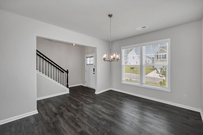 Building Photo - Sophisticated Like-New 4-Bedroom Home with Designer Finishes & Fenced Backyard!
