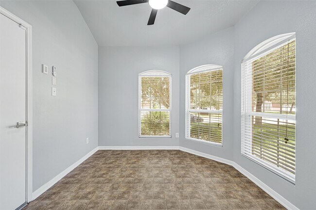 Building Photo - 1827 Macondray Dr