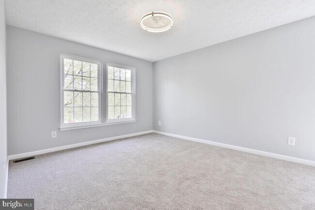 Building Photo - 7802 Shallowbrook Ct
