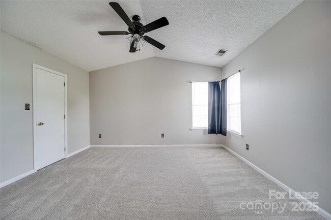 Building Photo - 120 Lantana Dr