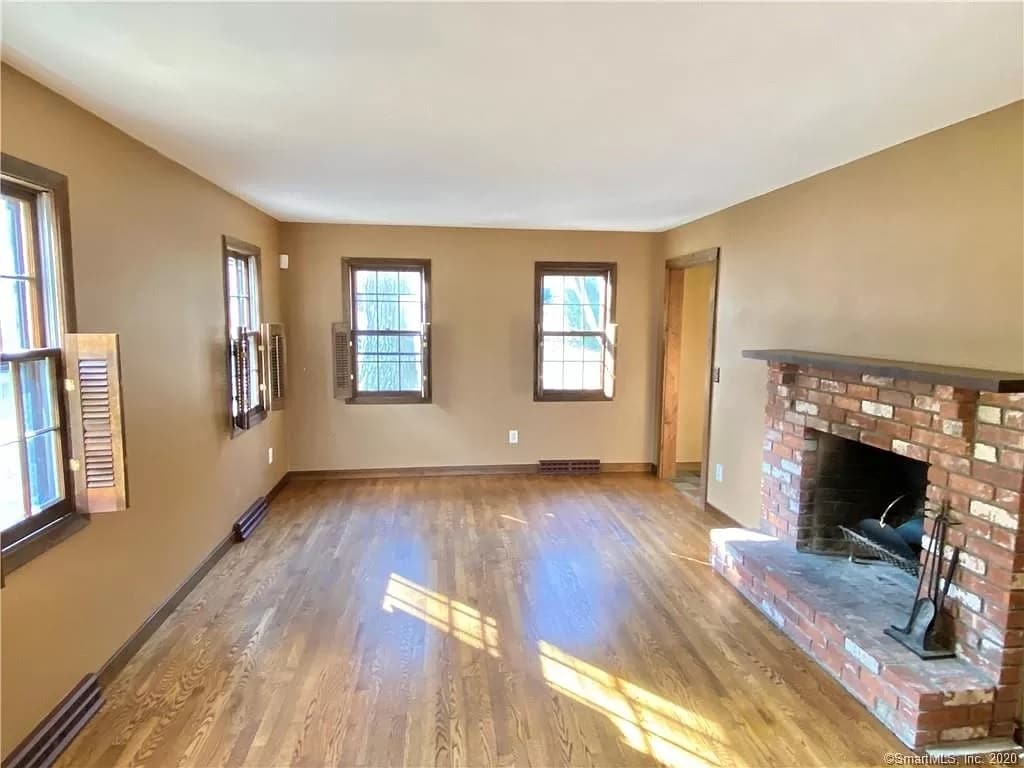 Living Area - 1031 Howe Avenue