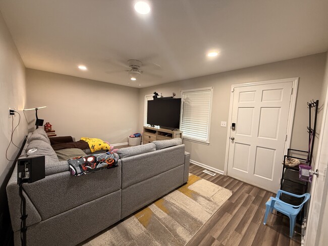 Building Photo - 507 Birchwood Ct