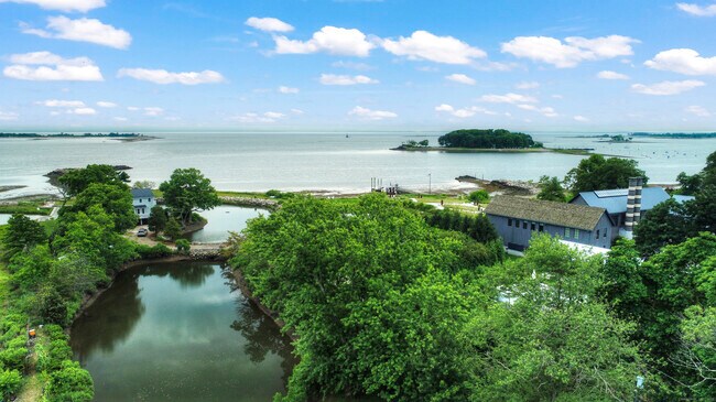 Building Photo - 52 Shorehaven Rd