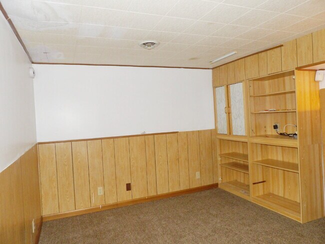 Building Photo - 3 Bedrooms | 2 Bathrooms Near UofM