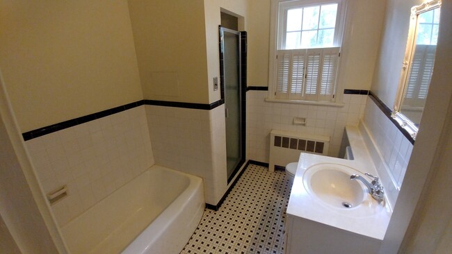 Building Photo - 3 BR / 2 BA Outdoor lovers dream! Near For...