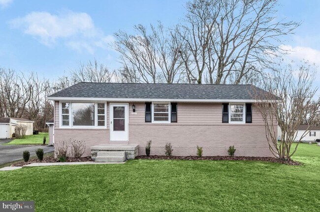 Building Photo - 6223 E Hemlock Dr