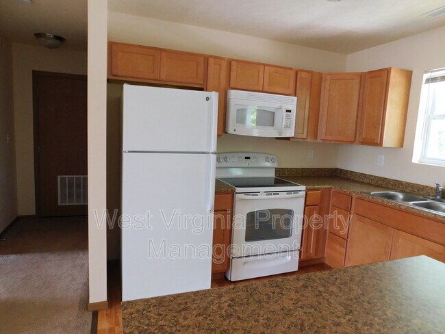 Building Photo - 210 Cardinal Wy