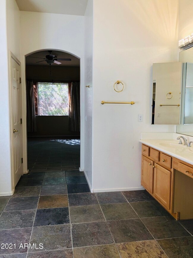 Building Photo - 10453 E Pine Valley Dr