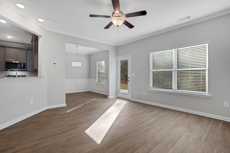 Building Photo - 236 Eva Way NE