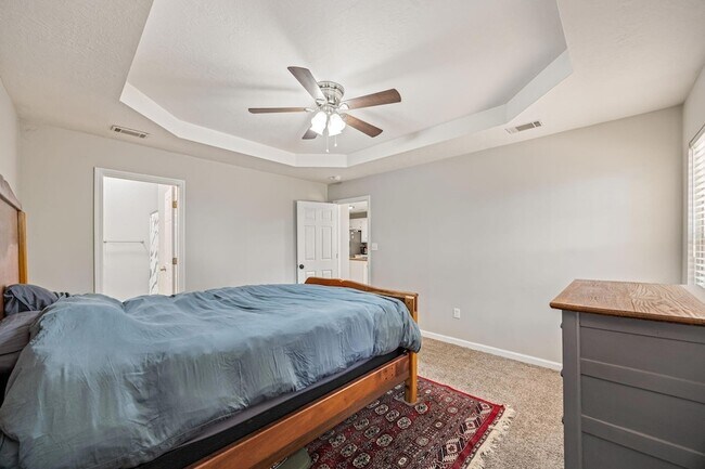 Building Photo - 2056 Sylvan Lake Dr