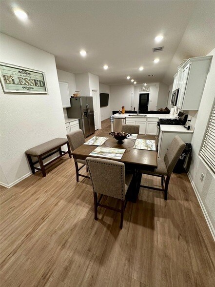 Building Photo - 2023 Foxtail Crk Ct