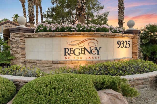 Building Photo - Stunning 3 bedrooms 2 full bathrooms first...