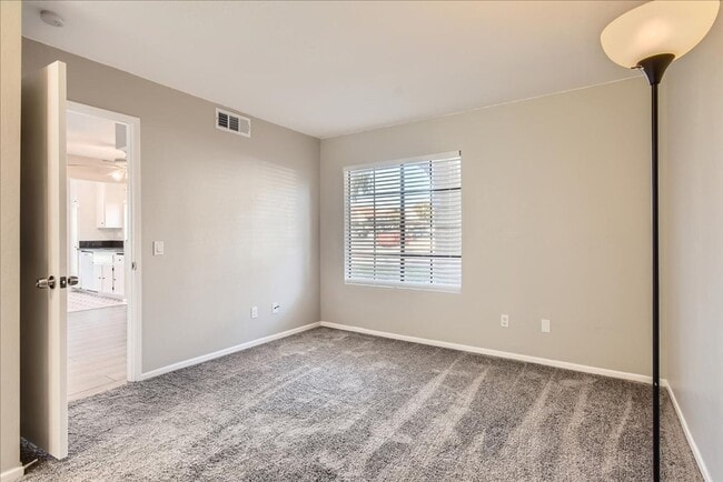 Building Photo - Spacious 1-Bedroom Condo with Modern Comfo...