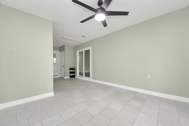 Building Photo - 6214 Diamond Ct