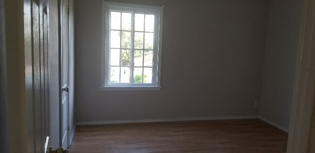 Building Photo - 501 Grove Pl