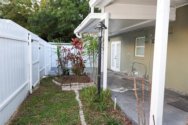 Building Photo - 16204 Tampa St