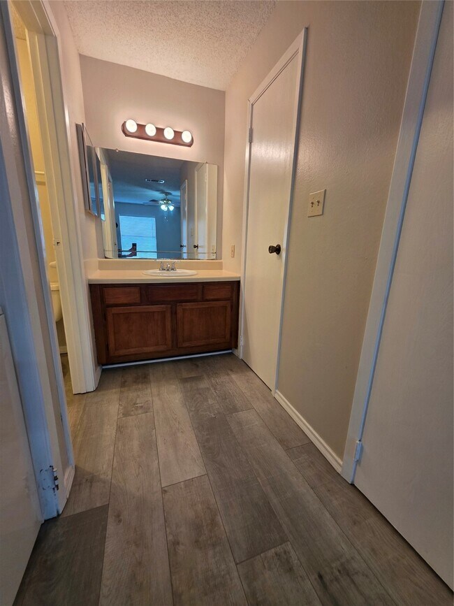 Building Photo - 2501 Gulf Fwy