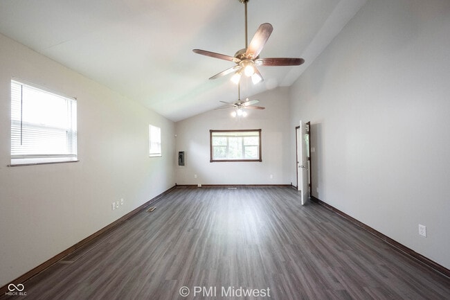 Building Photo - 3748 N Hawthorne Ln