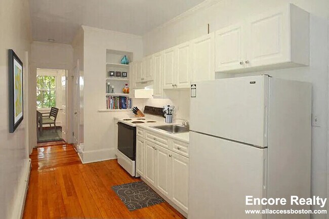 Building Photo - 1539 Beacon St