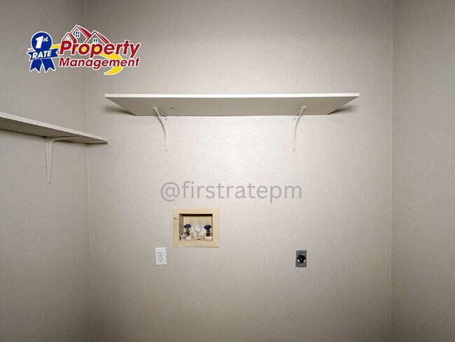 Building Photo - 4721 W Pasadena Ln