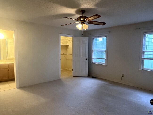 Building Photo - 115 Wedgewood Ct