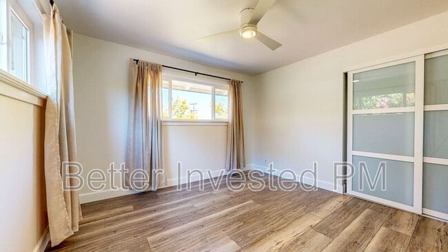 Building Photo - 475 Country Club Dr