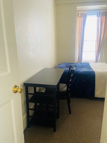 Building Photo - 102 W 3rd St