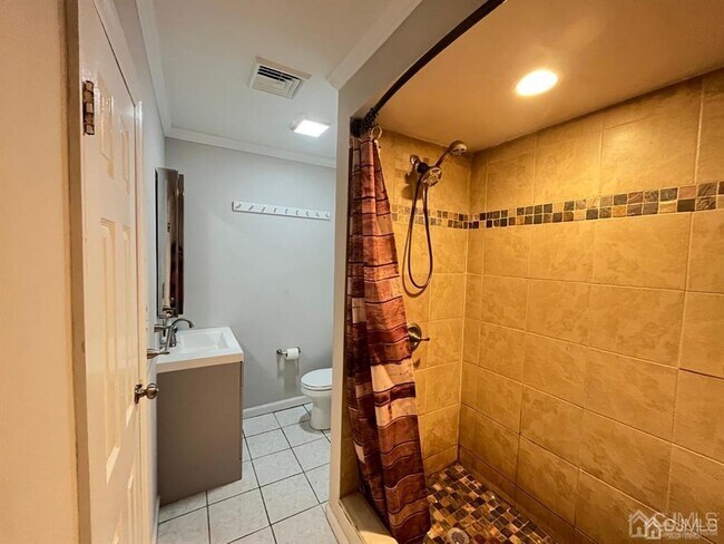 Building Photo - 15 Barnett Pl