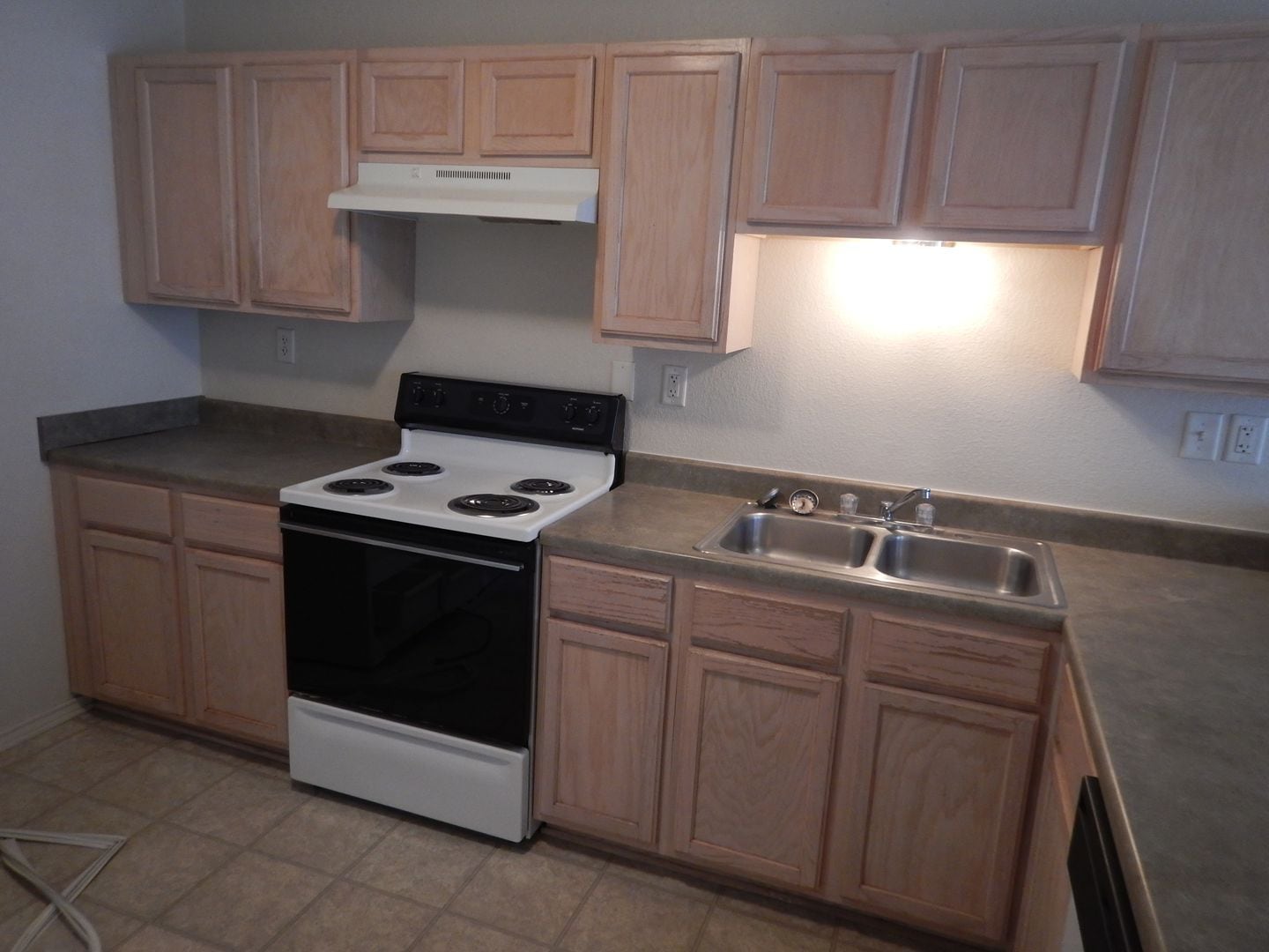 Building Photo - 2901 Cantabrian Dr